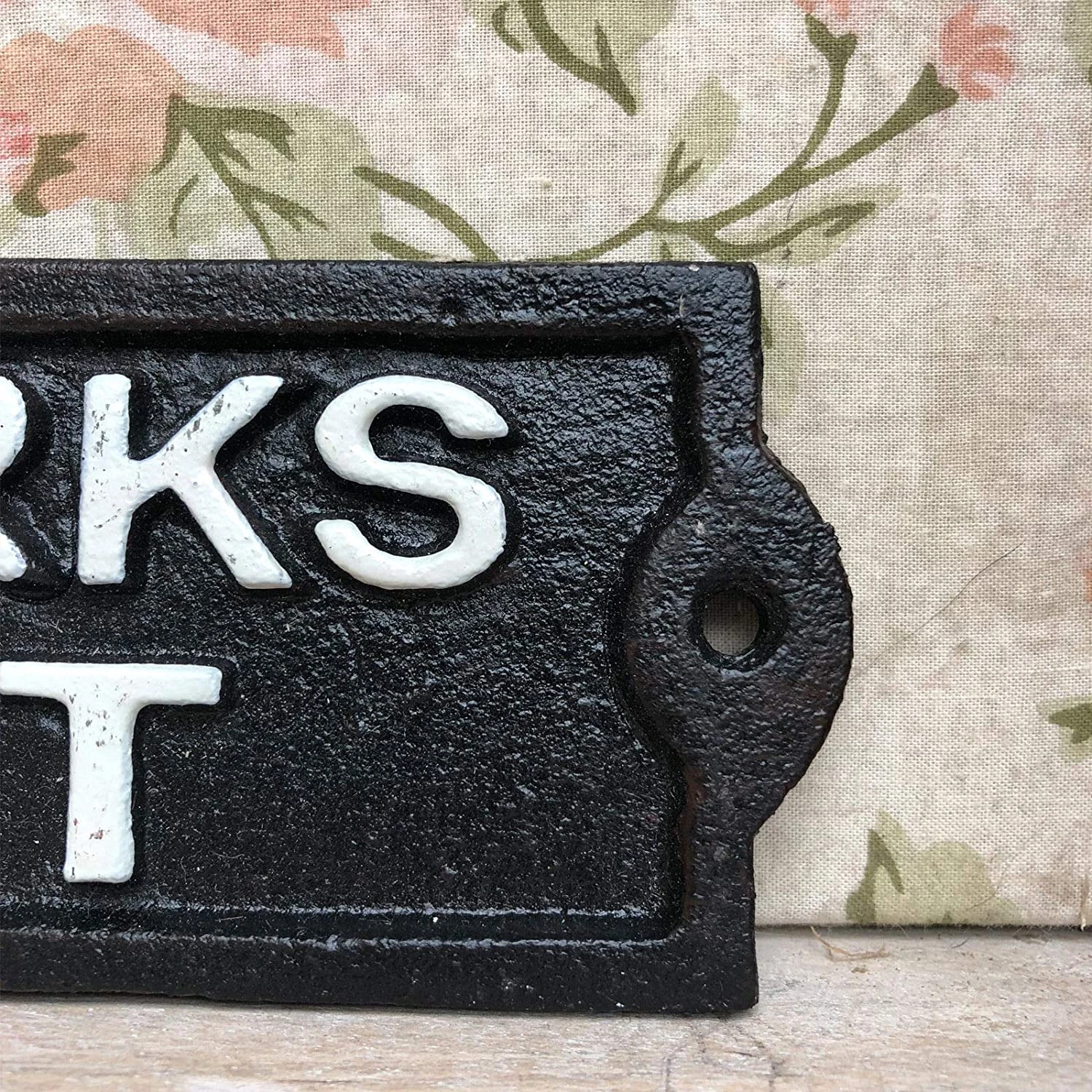 If It Barks Feed It Cast Iron Wall Sign 3 If It Barks Feed It Cast Iron Wall Sign - Image 3
