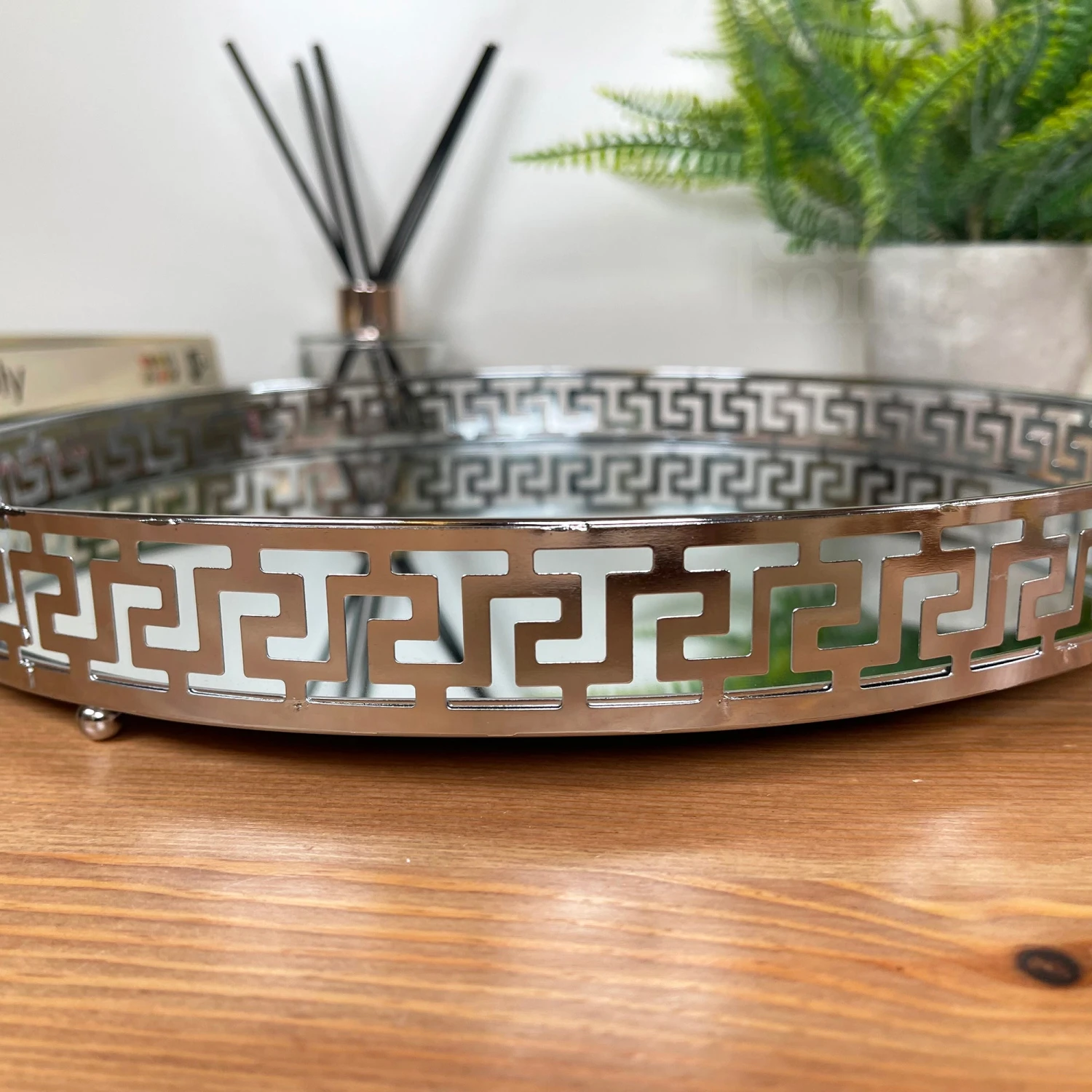 Greek Key Silver Round Mirrored Tray 31x31cm 4 Greek Key Silver Round Mirrored Tray 31x31cm - Image 4