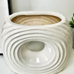 White Ribbed Donut Vase -Home Decoration IMG E4043 aa1fb5e2 da7b 4d56 9b57 c062a0bdf54a