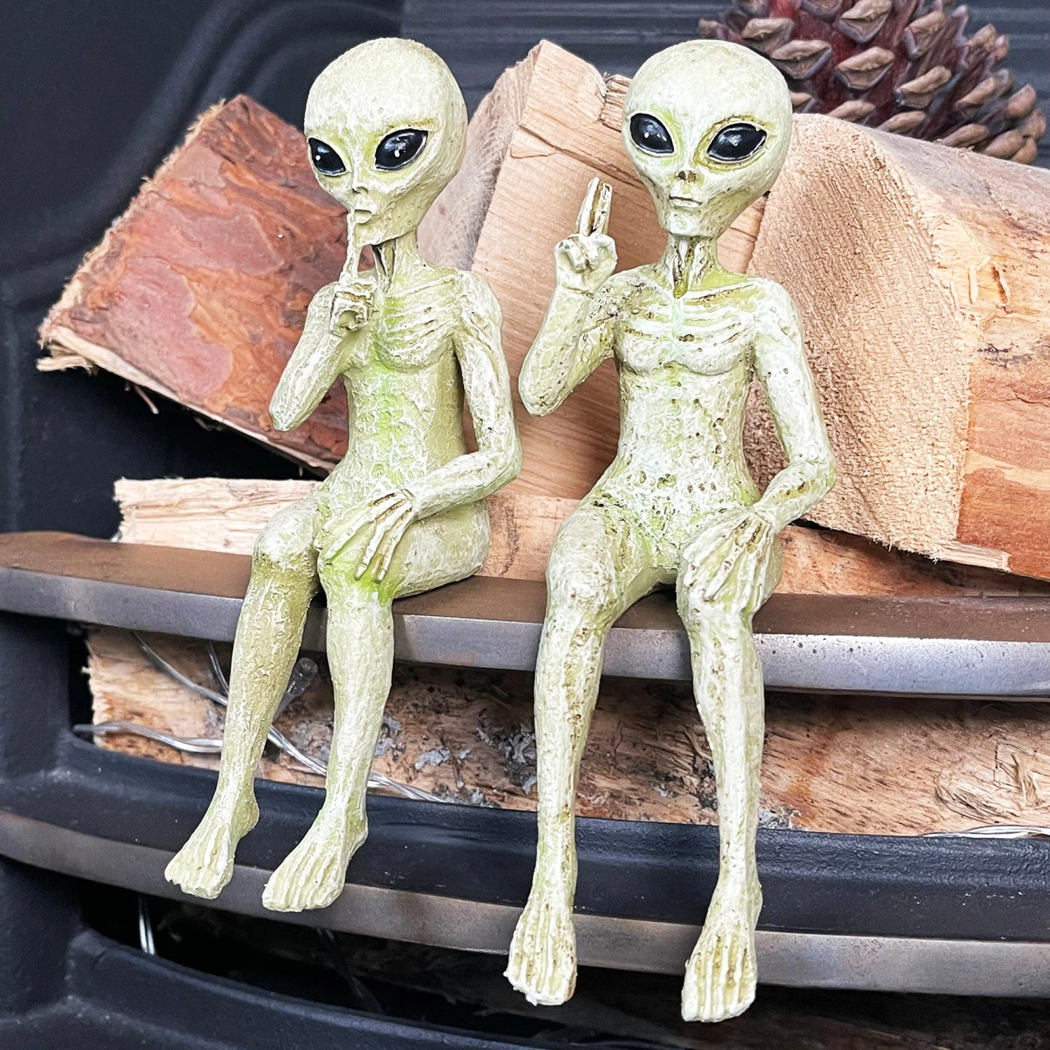 Set Of 2 Alien Shelf Sitter Decorations 1 Set Of 2 Alien Shelf Sitter Decorations