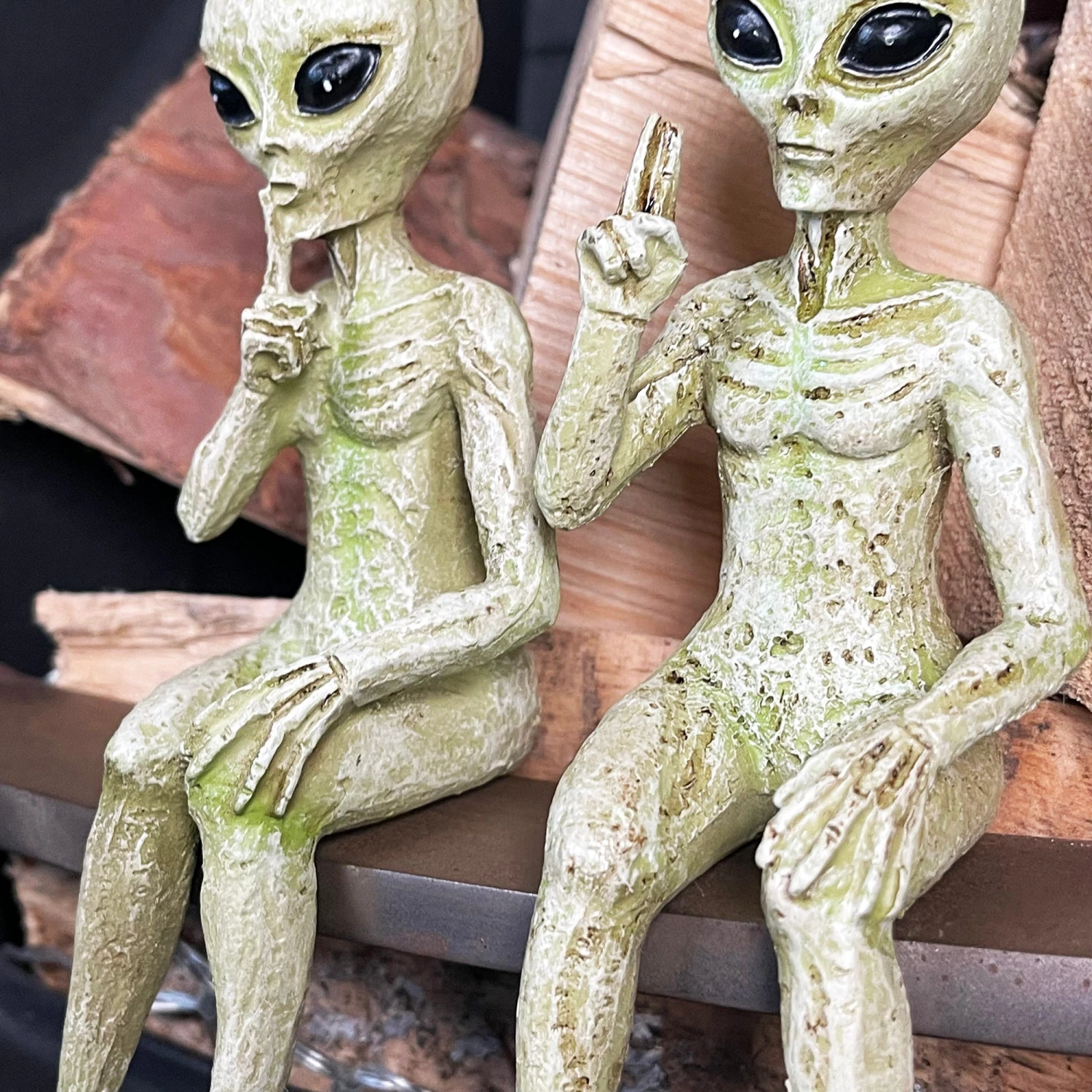 Set Of 2 Alien Shelf Sitter Decorations 6 Set Of 2 Alien Shelf Sitter Decorations - Image 6